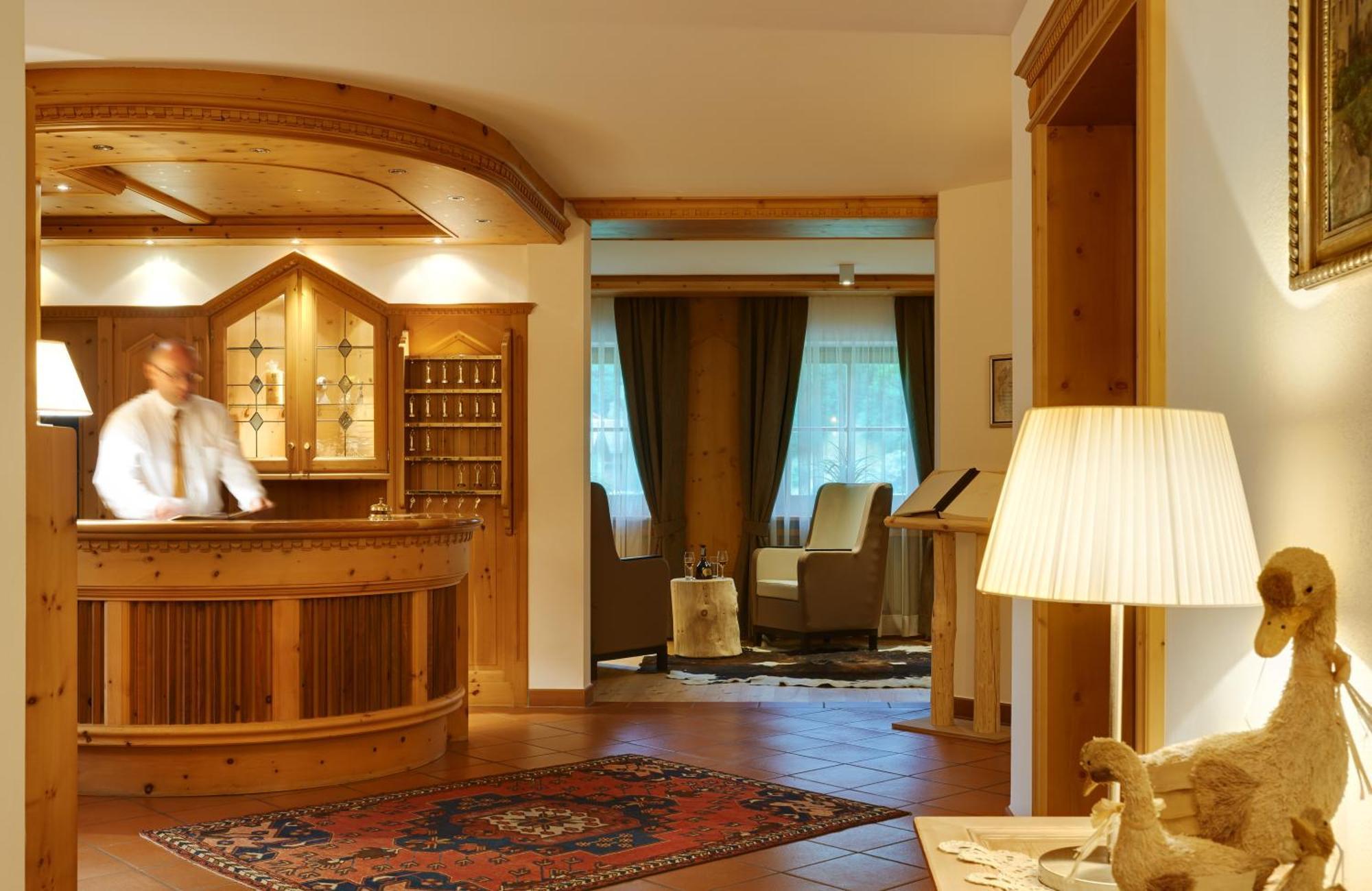 Alpin Stile Hotel Laion Extérieur photo
